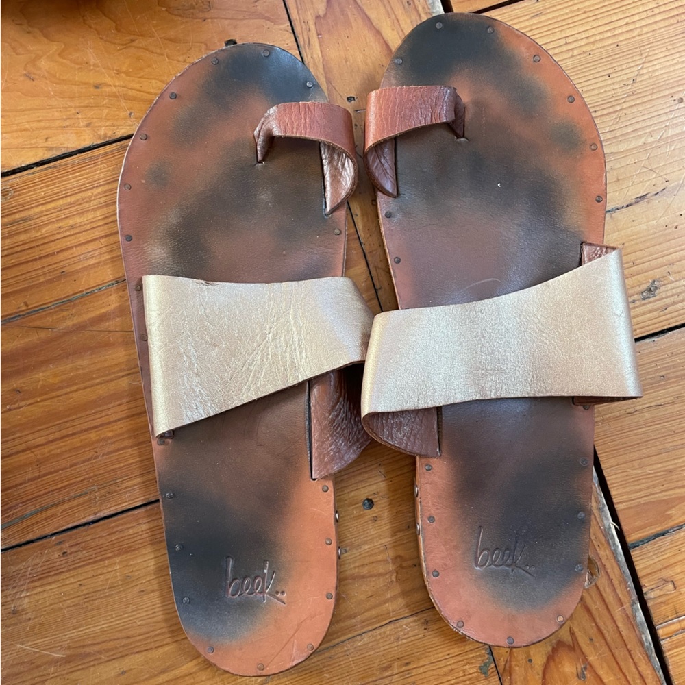 Beek Finch Gold Leather Sandals / 12